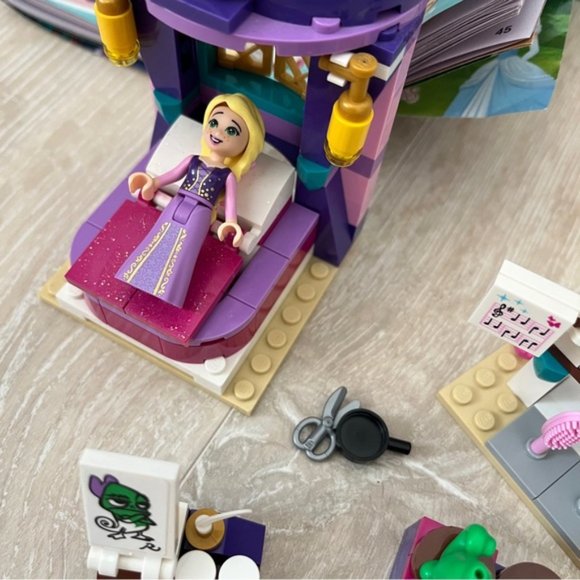 LEGO Disney Tangled Series Rapunzel's Castle Bedroom Set 41156 - Picture 6 of 6